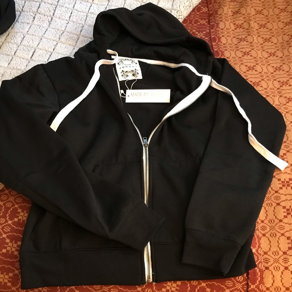 Zip sweat shirt. Black